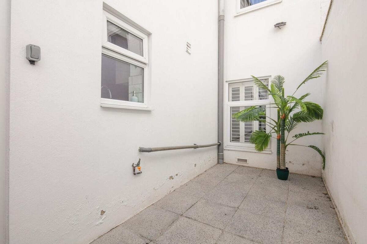 Spacious 3 Bedroom Home With Ps5 And Pool Table Near O2 Arena Canary Wharf And Elizabeth Line To Central London Exterior foto
