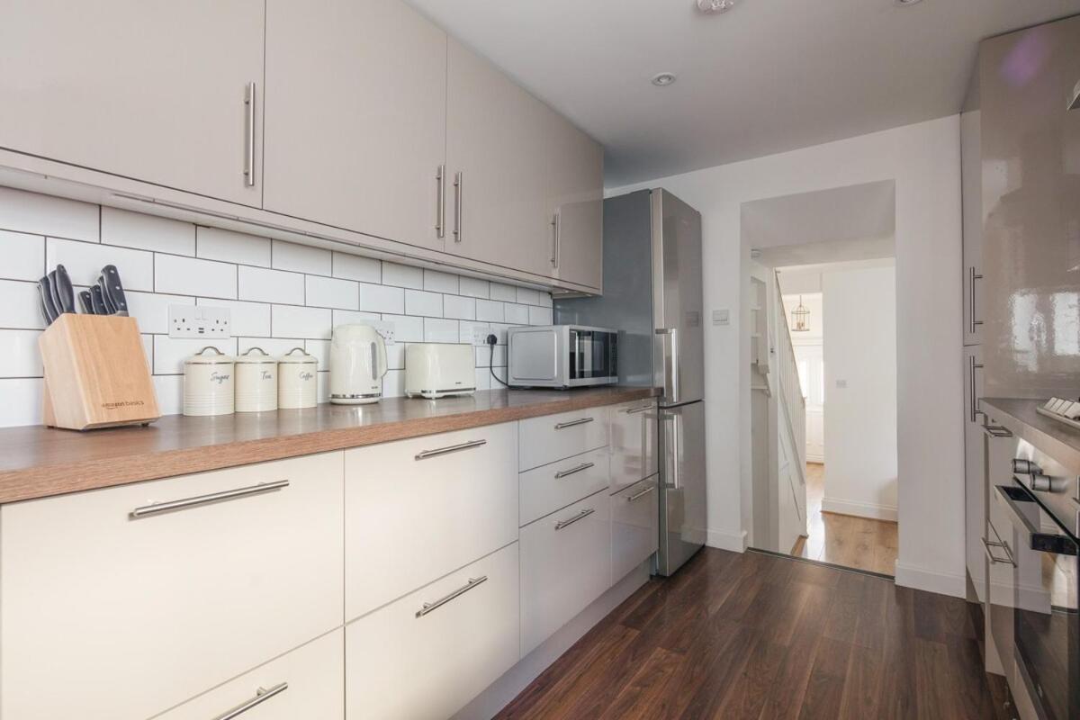 Spacious 3 Bedroom Home With Ps5 And Pool Table Near O2 Arena Canary Wharf And Elizabeth Line To Central London Exterior foto