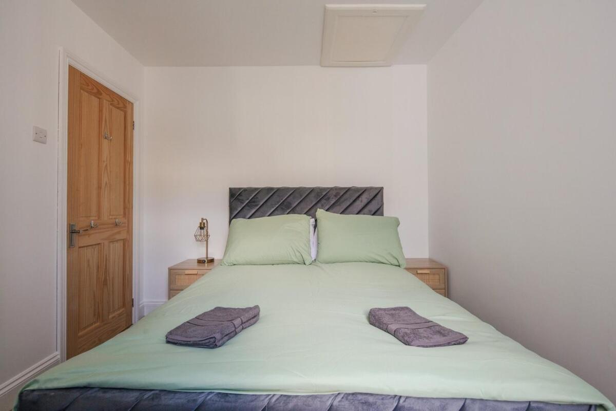 Spacious 3 Bedroom Home With Ps5 And Pool Table Near O2 Arena Canary Wharf And Elizabeth Line To Central London Exterior foto