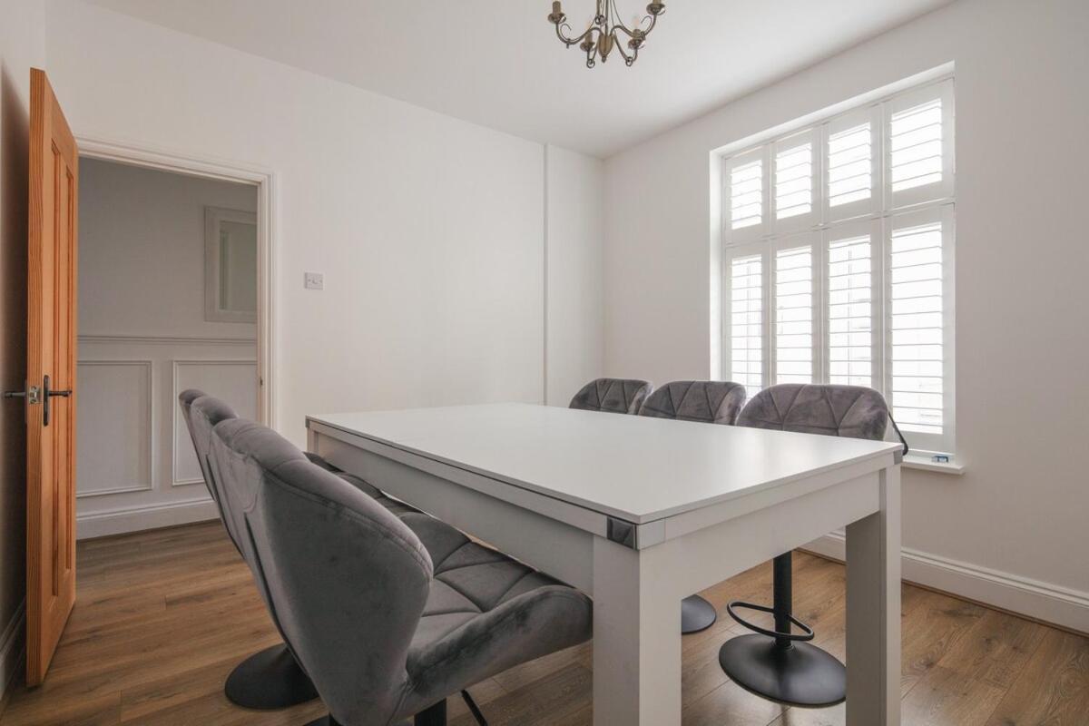 Spacious 3 Bedroom Home With Ps5 And Pool Table Near O2 Arena Canary Wharf And Elizabeth Line To Central London Exterior foto
