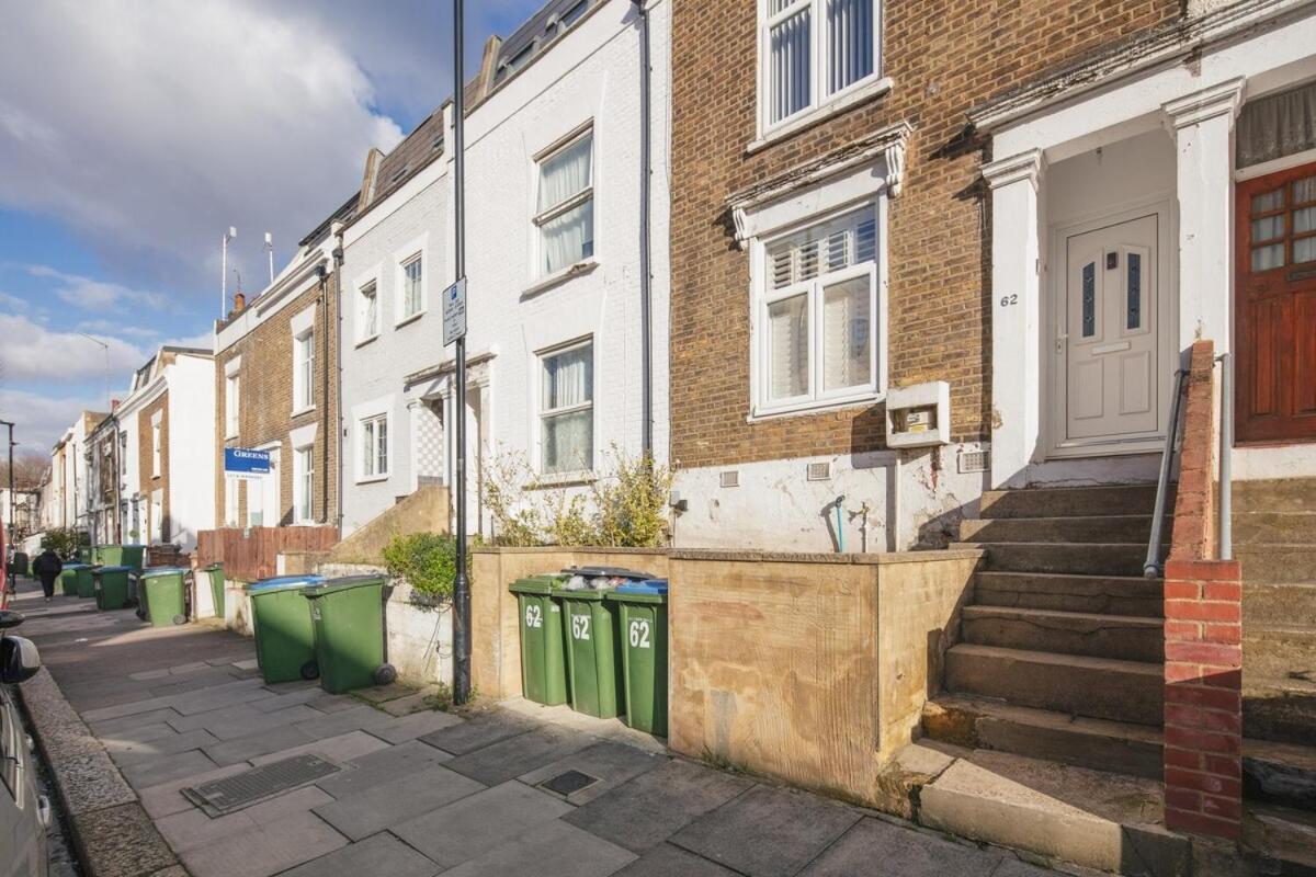 Spacious 3 Bedroom Home With Ps5 And Pool Table Near O2 Arena Canary Wharf And Elizabeth Line To Central London Exterior foto
