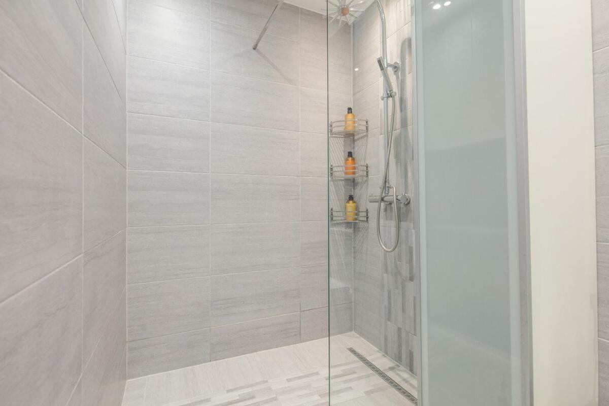 Spacious 3 Bedroom Home With Ps5 And Pool Table Near O2 Arena Canary Wharf And Elizabeth Line To Central London Exterior foto