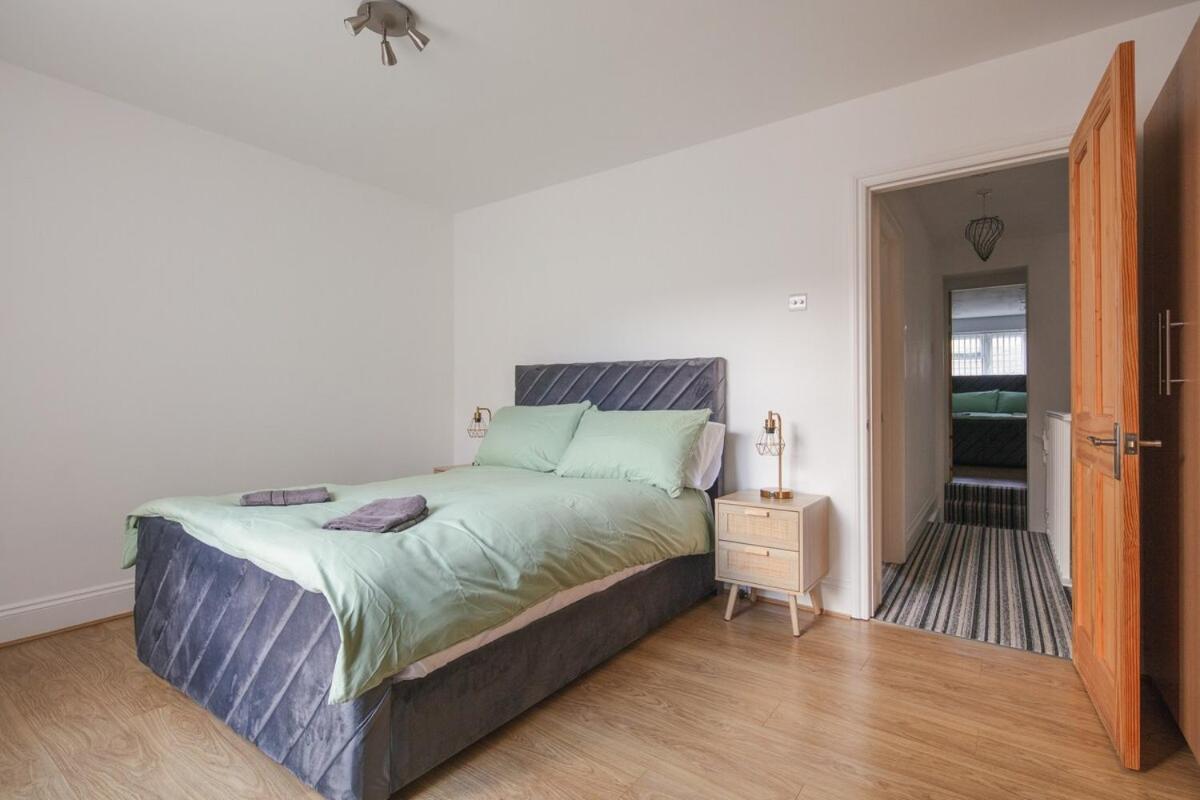 Spacious 3 Bedroom Home With Ps5 And Pool Table Near O2 Arena Canary Wharf And Elizabeth Line To Central London Exterior foto