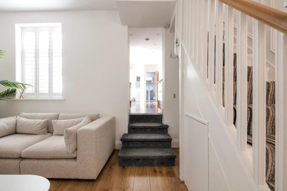 Spacious 3 Bedroom Home With Ps5 And Pool Table Near O2 Arena Canary Wharf And Elizabeth Line To Central London Exterior foto