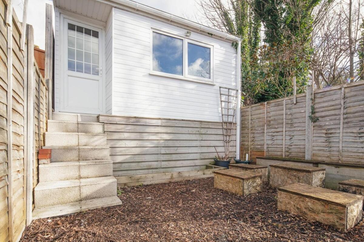 Spacious 3 Bedroom Home With Ps5 And Pool Table Near O2 Arena Canary Wharf And Elizabeth Line To Central London Exterior foto