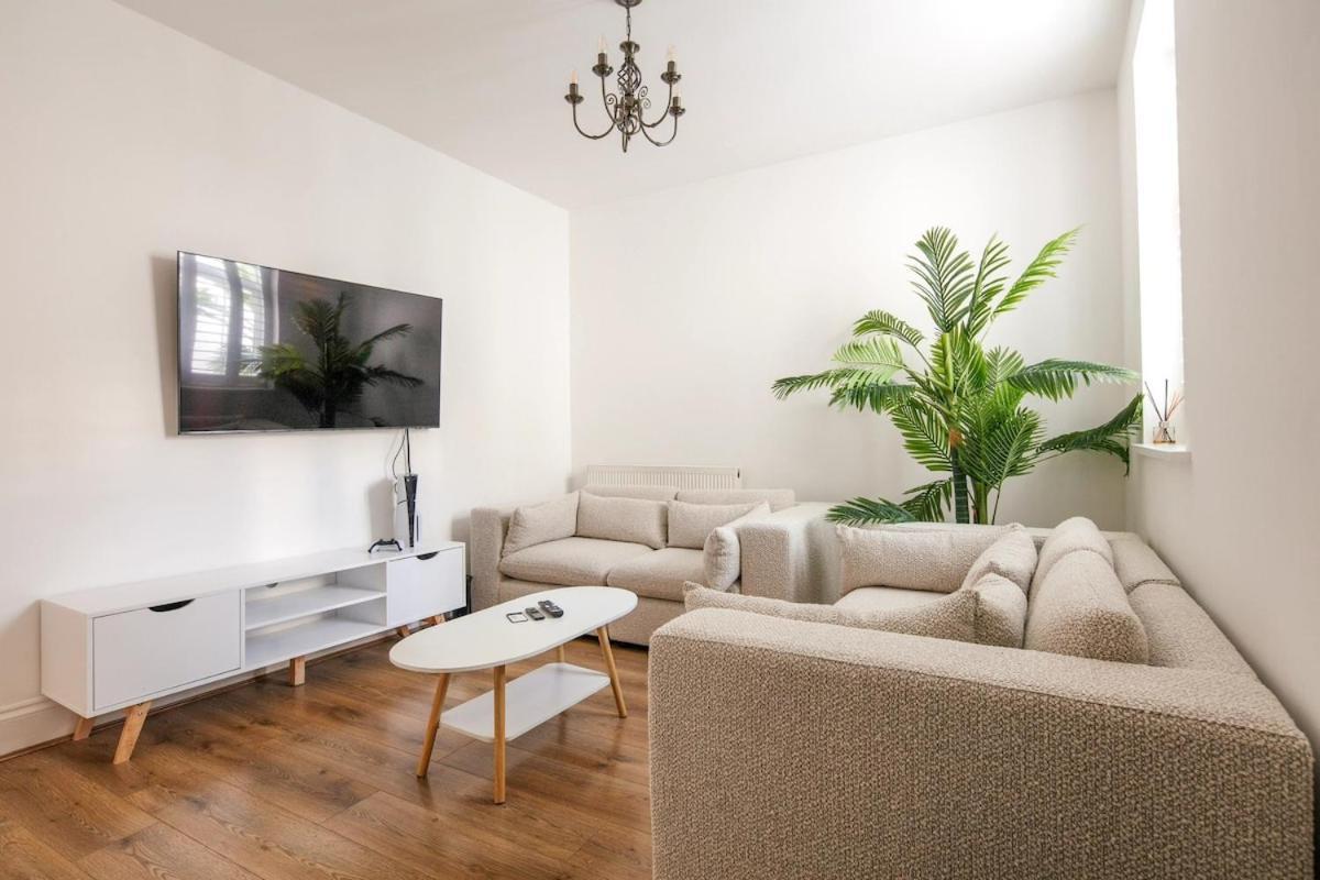 Spacious 3 Bedroom Home With Ps5 And Pool Table Near O2 Arena Canary Wharf And Elizabeth Line To Central London Exterior foto